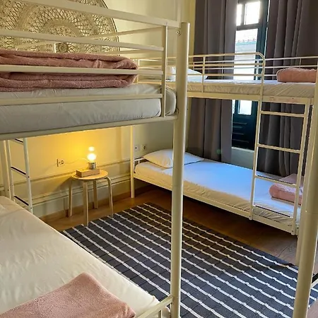 Teodora Hostel&suits Oporto